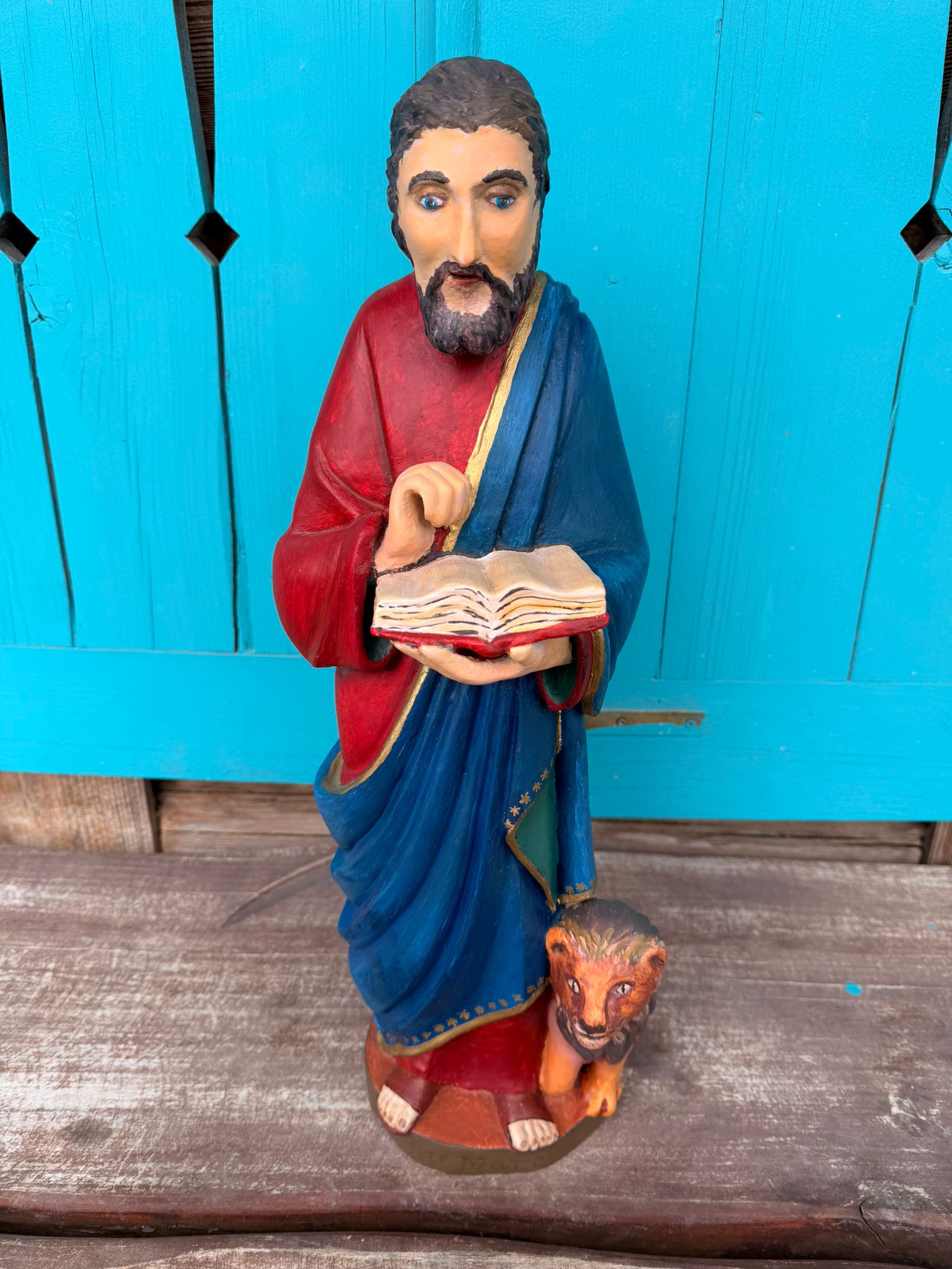 Figura Świętego Marka Ewangelisty z księgą i lwem