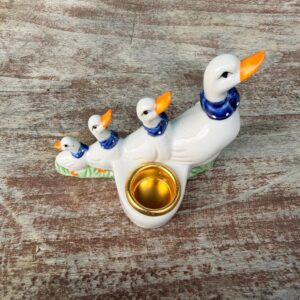 Porcelanowy świecznik „Gęsia rodzinka” – dekoracja vintage