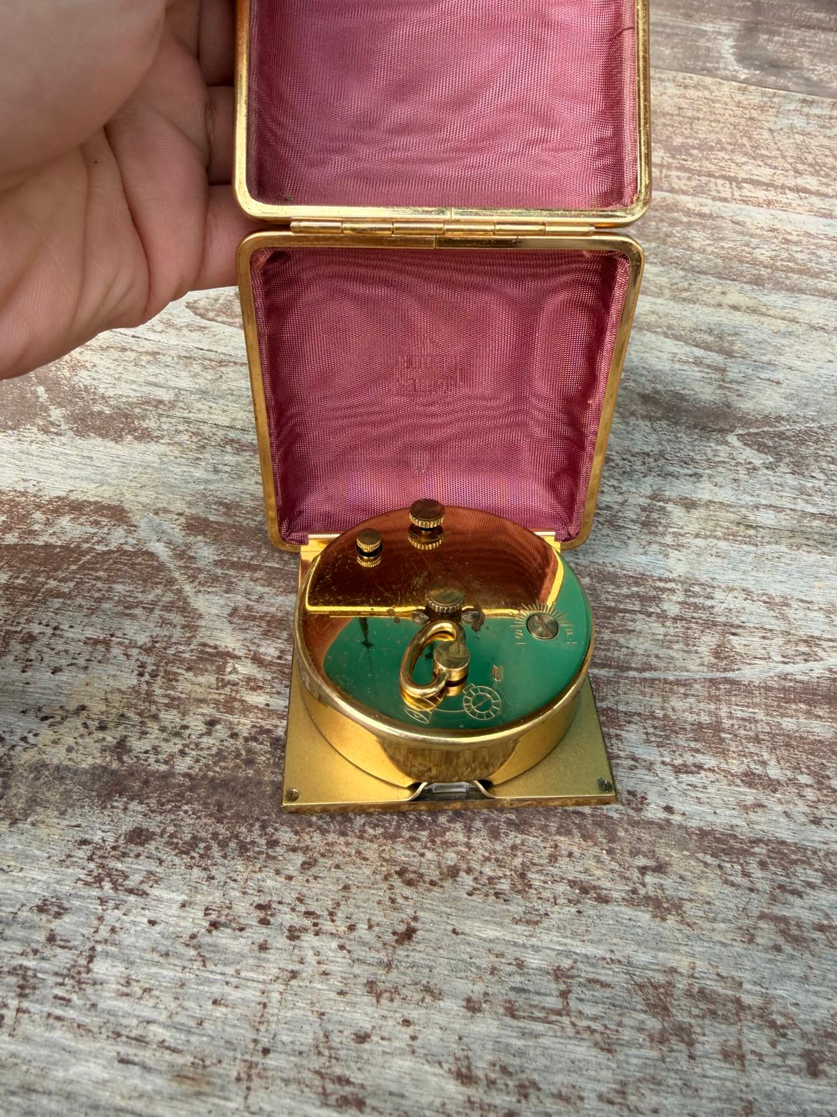 Zegar podróżny EUROPA 17 Jewels – mechaniczny, vintage, z datownikiem - obrazek 4