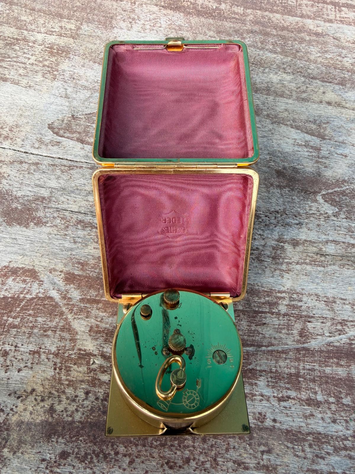 Zegar podróżny EUROPA 17 Jewels – mechaniczny, vintage, z datownikiem - obrazek 5